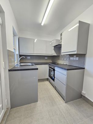 Newly refurbished 2 Bed Terrace house - Photo 1