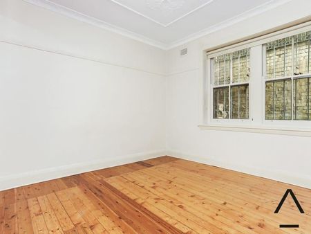 Bright & Spacious Two-Bedroom Apartment Moments to Double Bay Village - Photo 2