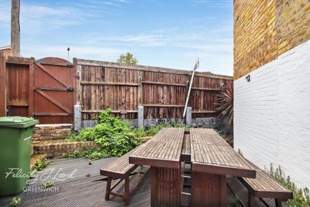 2 bedroom maisonette to rent - Photo 5