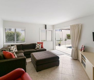 Beautiful family home! - Photo 6