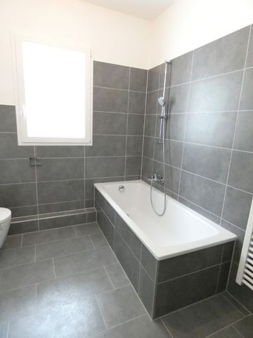 ** Modernisierte 2-Zi-Wohnung mit Balkon in Essen-Holsterhausen sucht neuen Mieter ** - Photo 4