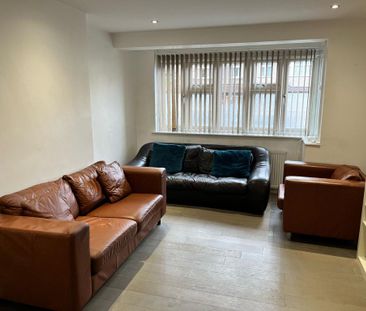 5 bedroom semi-detached house to rent - Photo 2