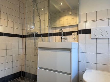 Appartement te huur: Van Tuyll van Serooskerkenplein 49 1076 LZ Amsterdam - Photo 3