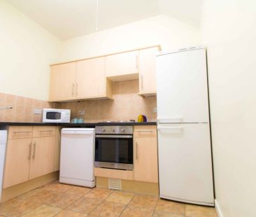 Flat 2, 396 KIRKSTALL ROAD Leeds - LS4 2HQ - Photo 5