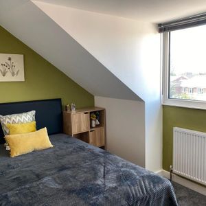 1 bedroom in a house share to rent - Photo 3