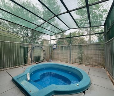 3 BEDROOM, 1 BATHROOM HOUSE IN BRAITLING WITH OUTDOOR SPA - Photo 6