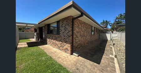 Charming two-bedroom villa, a delightful blend of comfort and convenience nestled in the heart of Coffs Harbour. - Photo 2