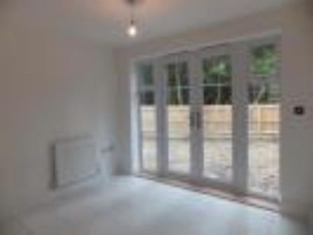 4 bedroom detached house to rent - Photo 3