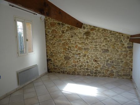 Location Maison 3 pièces 76m² CALLIAN 83440 - Photo 2