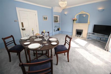 2 bedroom penthouse to rent - Photo 2