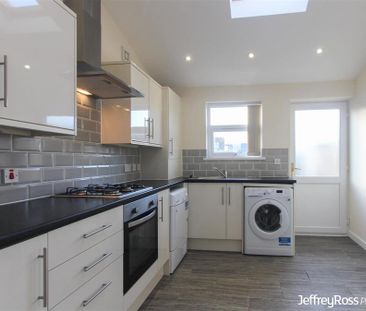 2 bedroom end of terrace house to rent - Photo 4