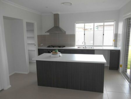 Perfect Family Home! - Photo 4