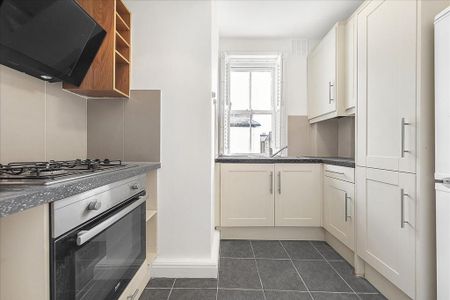 3 bedroom flat to rent - Photo 5