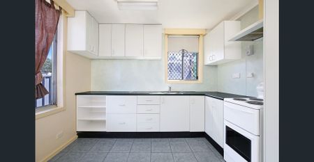 LOW MAINTENANCE LIVING IN PRIME LOCATION!! - Photo 2