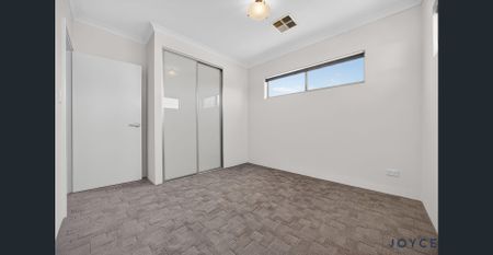 Spacious Executive Living in Prime Position - Photo 2