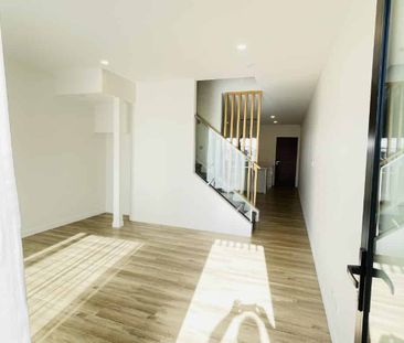 Brand new 3 bedroom, 2.5 bathroom house up for rent. - Photo 1