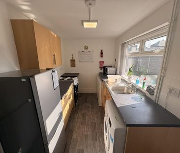 2 bedroom semi-detached house to rent - Photo 5