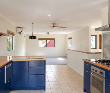 Modern & Stylish Split-Level Home - Photo 5