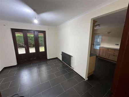 Redhill Park, Haverfordwest, SA61 - Photo 3