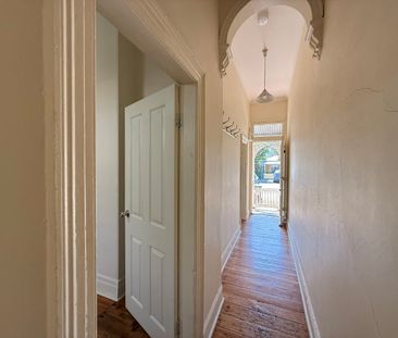 Affordable 2-Bedroom Home in Prime North Melbourne Location - Photo 6