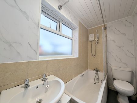 2 bedroom terraced house to rent - Photo 4