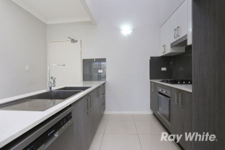 Double Story Apartment In Prime Location - Photo 2