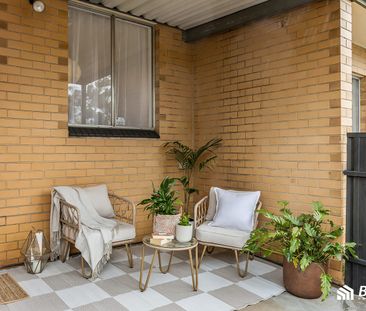 Stylishly Updated Two Bedroom Unit in Prime Ridgehaven Location! - Photo 2