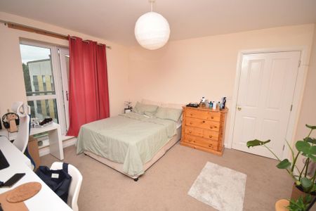 3 bedroom flat to rent - Photo 4
