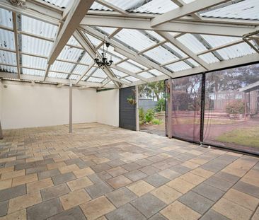 Solid 4-Bedroom Mount Gambier stone home. - Photo 5