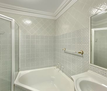 Split Level 2 Bedroom Unit! - Photo 4