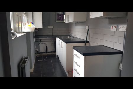 2 Bed Terraced House, Romney Street, M6 - Photo 3