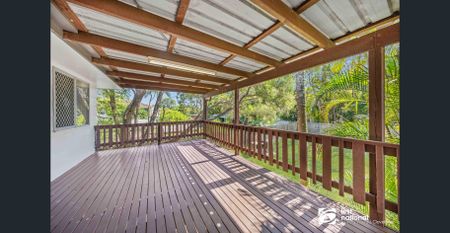 THREE BEDROOM FAMILY HOME IN BIRKDALE WITH A LARGE FULLY FENCED REAR YARD - Photo 4