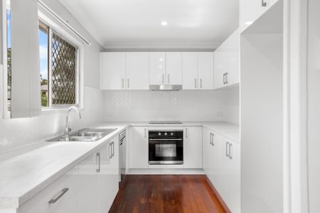 Renovated family home with workshop - Photo 4