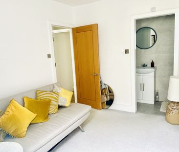 2 Bed Flat, London, SW12 - Photo 2