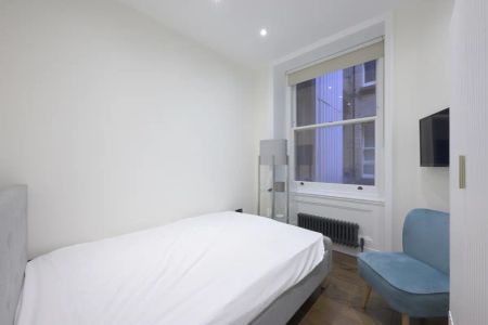 3 bedroom flat in London - Photo 3