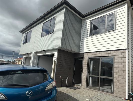 Four Beds Townhouse with 2 parking - Photo 1