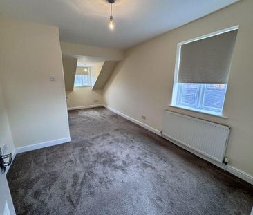 2 bedroom maisonette to rent - Photo 2