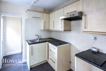 3 bedroom terraced house to rent - Photo 4