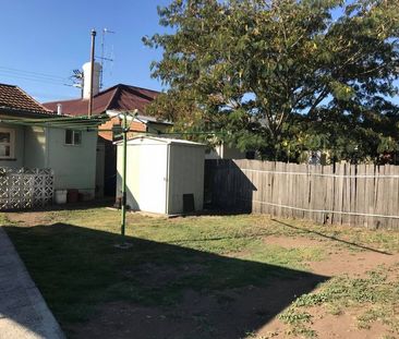 Neat & Tidy 2-3 Bedroom Home - Photo 3