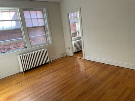 325 Cooper Apartments - Photo 3