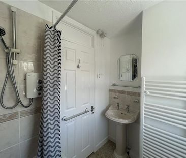 2 bedroom end of terrace house to rent - Photo 5