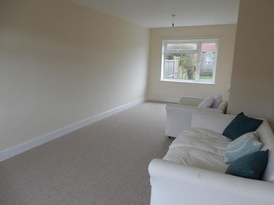 3 bedroom semi-detached house to rent - Photo 1