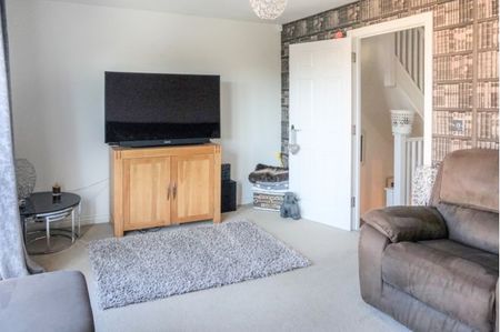 5 Bed Terraced House, Wood Mead, BS16 - Photo 2