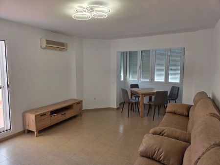 Piso de alquiler en Calle Lope de Rueda, Los Almendros - El Limonero - El Tomillar - Photo 2