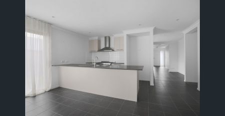 Spacious & Modern Family Home - Photo 3