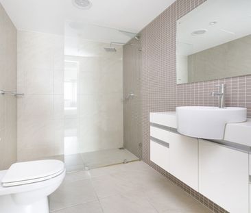 INNER CITY LIVING - FULLY FURNISHED - Photo 6