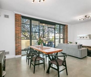 West Perth - Photo 2