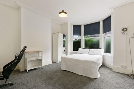 1 bedroom in a house share to rent - Photo 4