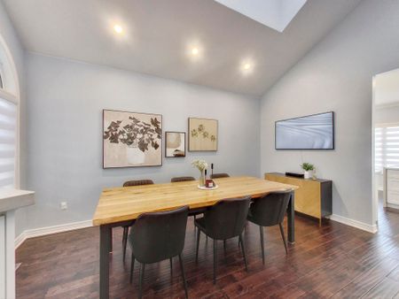 For Lease - 2 Whalen Court, Richmond Hill, Ontario - Photo 3