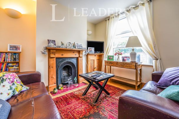 2 bedroom house to rent St. James Place, Cheltenham, GL50 - Photo 1